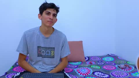 Snapshot of dianayleo chatting on 02-04-25, 11:49 Ana Leo online show from 02-04-25, 11:49