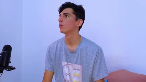 Snapshot of dianayleo chatting on 02-06-25, 12:05 Ana Leo online show from 02-06-25, 12:05