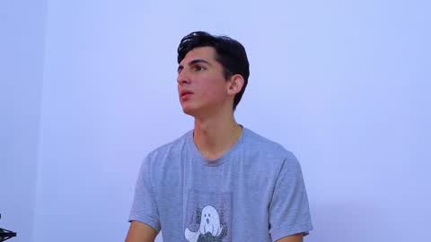 Snapshot of dianayleo chatting on 02-10-25, 12:18 Ana Leo online show from 02-10-25, 12:18