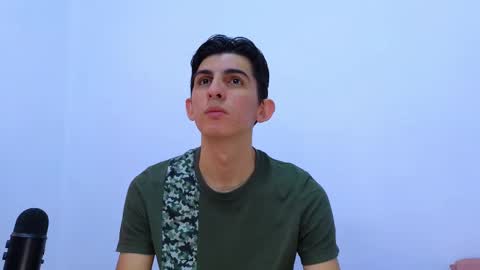 Snapshot of dianayleo chatting on 02-20-25, 12:04 Ana Leo online show from 02-20-25, 12:04