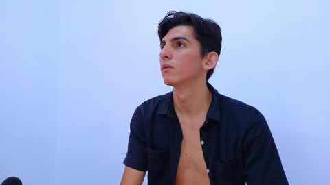 Snapshot of dianayleo chatting on 02-25-25, 12:24 Ana Leo online show from 02-25-25, 12:24