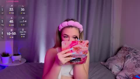 Snapshot of diannedibartolo chatting on 11-12-25, 07:03 diannedibartolo online show from 11-12-25, 07:03