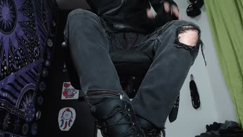 Snapshot of dicaprioo_ chatting on 12-17-24, 02:23 DICAPRIO online show from 12-17-24, 02:23