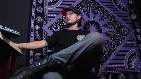 Snapshot of dicaprioo_ chatting on 01-17-25, 10:12 DICAPRIO online show from 01-17-25, 10:12