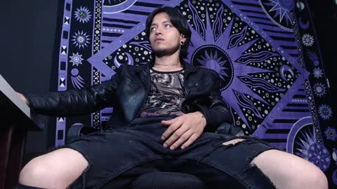 Snapshot of dicaprioo_ chatting on 01-22-25, 01:31 DICAPRIO online show from 01-22-25, 01:31