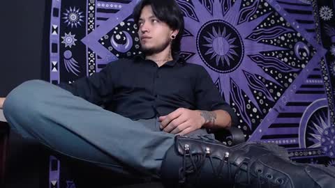 Snapshot of dicaprioo_ chatting on 01-24-25, 10:19 DICAPRIO online show from 01-24-25, 10:19