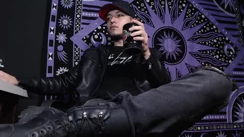 Snapshot of dicaprioo_ chatting on 01-28-25, 02:53 DICAPRIO online show from 01-28-25, 02:53