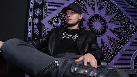 Snapshot of dicaprioo_ chatting on 01-28-25, 09:29 DICAPRIO online show from 01-28-25, 09:29