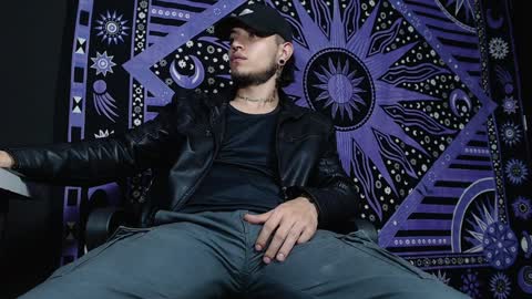 Snapshot of dicaprioo_ chatting on 01-29-25, 07:00 DICAPRIO online show from 01-29-25, 07:00