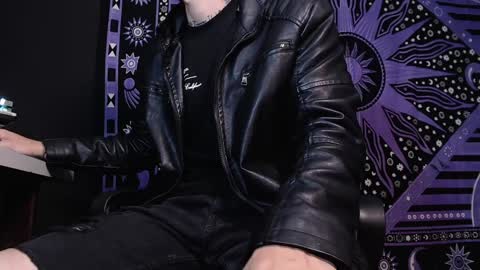 Snapshot of dicaprioo_ chatting on 01-31-25, 12:39 DICAPRIO online show from 01-31-25, 12:39