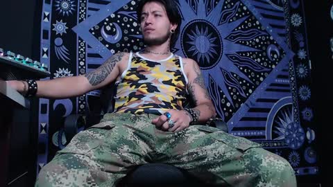 Snapshot of dicaprioo_ chatting on 02-02-25, 05:15 DICAPRIO online show from 02-02-25, 05:15