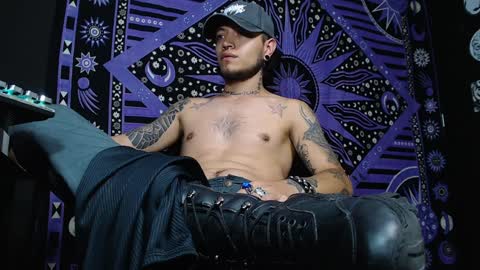 Snapshot of dicaprioo_ chatting on 02-04-25, 07:33 DICAPRIO online show from 02-04-25, 07:33