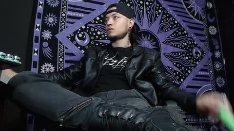 Snapshot of dicaprioo_ chatting on 02-06-25, 06:56 DICAPRIO online show from 02-06-25, 06:56