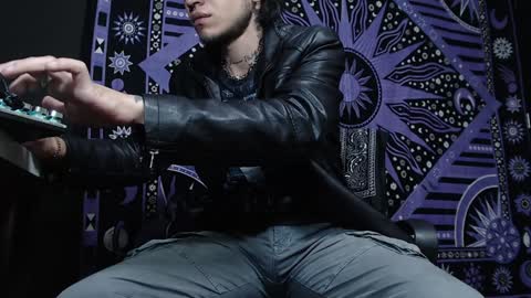 Snapshot of dicaprioo_ chatting on 02-07-25, 04:46 DICAPRIO online show from 02-07-25, 04:46