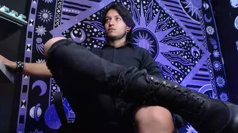 Snapshot of dicaprioo_ chatting on 02-15-25, 12:04 DICAPRIO online show from 02-15-25, 12:04