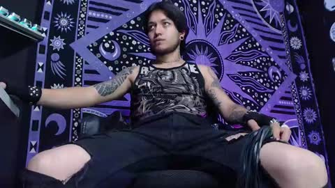 Snapshot of dicaprioo_ chatting on 02-15-25, 06:01 DICAPRIO online show from 02-15-25, 06:01