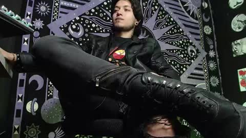 Snapshot of dicaprioo_ chatting on 02-17-25, 05:21 DICAPRIO online show from 02-17-25, 05:21