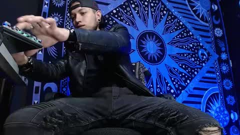 Snapshot of dicaprioo_ chatting on 02-18-25, 10:25 DICAPRIO online show from 02-18-25, 10:25