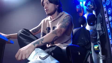 Snapshot of dicaprioo_ chatting on 02-19-25, 07:16 DICAPRIO online show from 02-19-25, 07:16