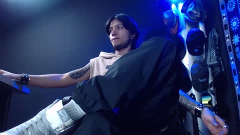 Snapshot of dicaprioo_ chatting on 02-19-25, 10:20 DICAPRIO online show from 02-19-25, 10:20