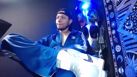 Snapshot of dicaprioo_ chatting on 02-22-25, 09:15 DICAPRIO online show from 02-22-25, 09:15