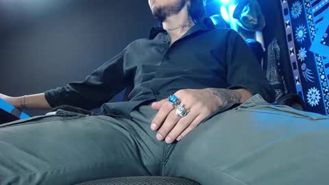 Snapshot of dicaprioo_ chatting on 02-25-25, 07:25 DICAPRIO online show from 02-25-25, 07:25