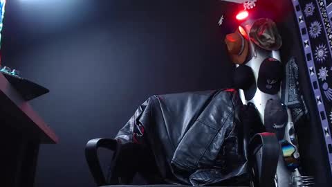 Snapshot of dicaprioo_ chatting on 03-05-25, 05:18 DICAPRIO online show from 03-05-25, 05:18