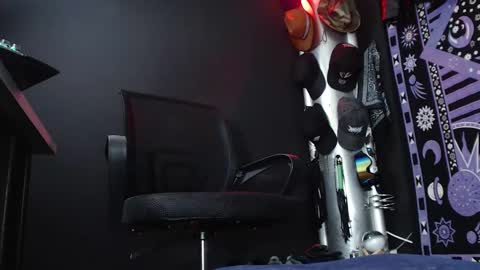 Snapshot of dicaprioo_ chatting on 03-12-25, 06:44 DICAPRIO online show from 03-12-25, 06:44