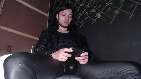 Snapshot of dicaprioo_ chatting on 09-17-25, 02:02 DICAPRIO online show from 09-17-25, 02:02