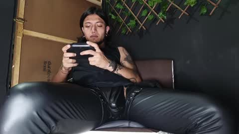 Snapshot of dicaprioo_ chatting on 09-24-25, 04:16 DICAPRIO online show from 09-24-25, 04:16