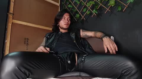 Snapshot of dicaprioo_ chatting on 09-24-25, 06:11 DICAPRIO online show from 09-24-25, 06:11