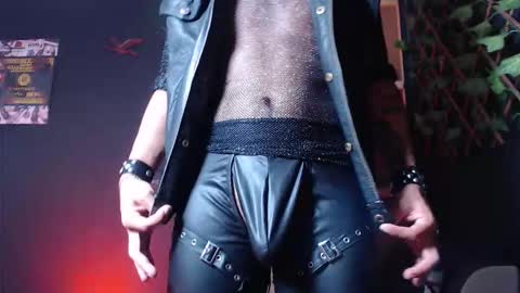 Snapshot of dicaprioo_ chatting on 10-14-25, 06:52 DICAPRIO online show from 10-14-25, 06:52