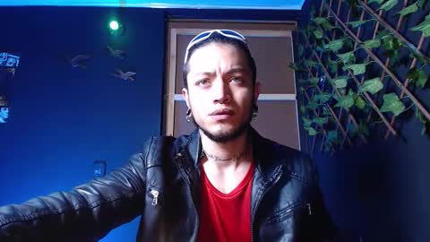 Snapshot of dicaprioo_ chatting on 10-21-25, 03:29 DICAPRIO online show from 10-21-25, 03:29