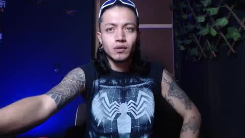 Snapshot of dicaprioo_ chatting on 10-23-25, 02:11 DICAPRIO online show from 10-23-25, 02:11