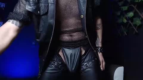 Snapshot of dicaprioo_ chatting on 10-24-25, 05:59 DICAPRIO online show from 10-24-25, 05:59