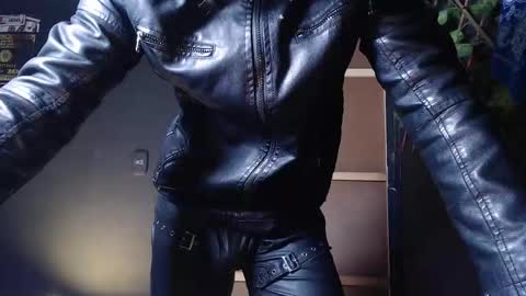 Snapshot of dicaprioo_ chatting on 11-04-25, 01:05 DICAPRIO online show from 11-04-25, 01:05