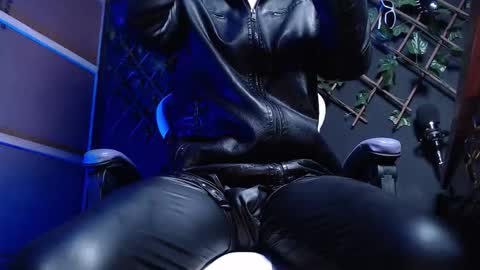 DICAPRIO online show from 12-19-25, 09:05