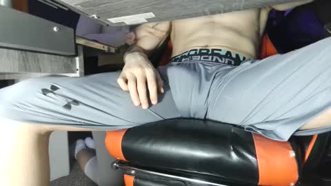 Snapshot of dick_and_muscle chatting on 02-14-25, 06:56 Dick And Muscle online show from 02-14-25, 06:56