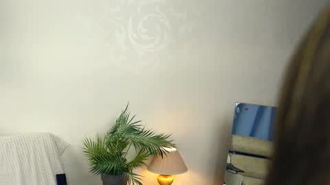 Elwyna online show from 11-21-25, 06:39