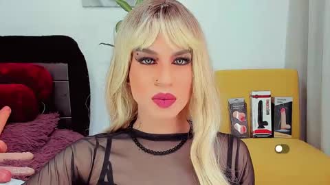 Snapshot of difiortiffany chatting on 02-10-25, 03:24 difiortiffany online show from 02-10-25, 03:24