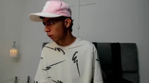 dikey_18 online show from 02-04-25, 08:38