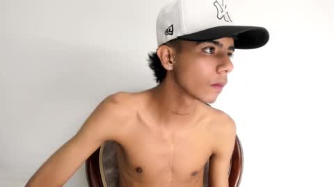 dikey_18 online show from 02-19-25, 12:25