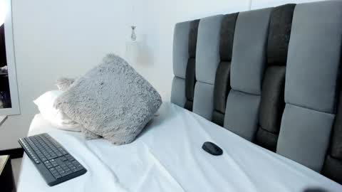 dikey_18 online show from 02-26-25, 11:48