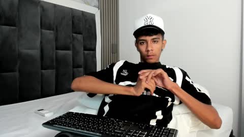 dikey_18 online show from 03-08-25, 12:11