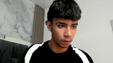 dikey_18 online show from 03-08-25, 09:06