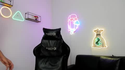 dikey_18 online show from 03-10-25, 08:23