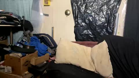 Snapshot of dilf_96 chatting on 12-15-25, 01:10 Daddy online show from 12-15-25, 01:10