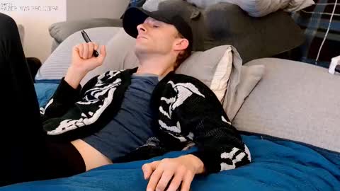 Snapshot of dilldough405 chatting on 10-27-25, 10:47 Dilldough405 online show from 10-27-25, 10:47