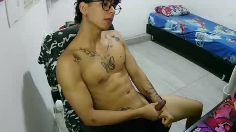 Snapshot of dillom420 chatting on 12-15-25, 10:03 dillom420 online show from 12-15-25, 10:03