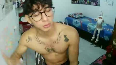 Snapshot of dillom420 chatting on 12-16-25, 06:24 dillom420 online show from 12-16-25, 06:24